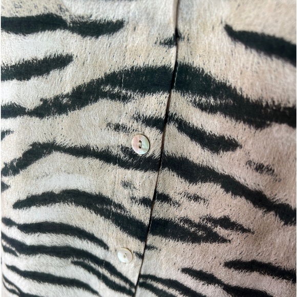 L’AGENCE animal print shirt XS - Picture 2 of 6